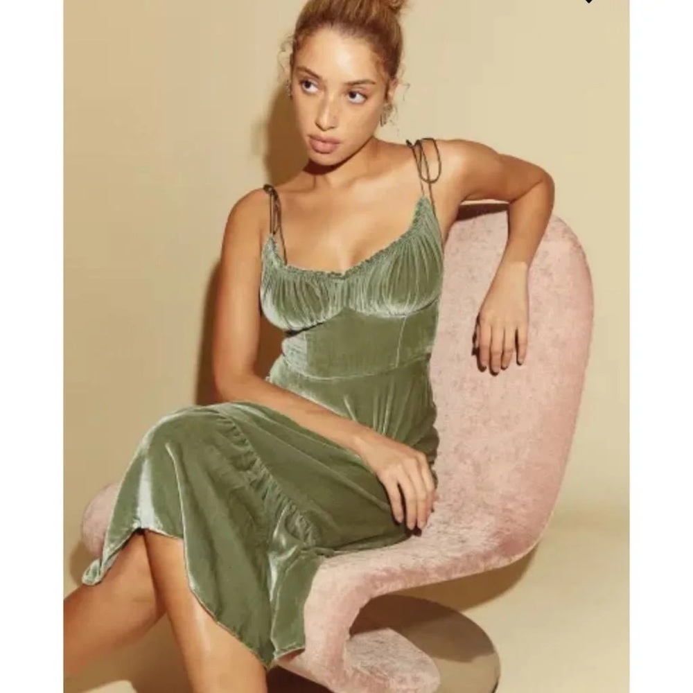 The Reformation Oda Velvet Dress size 0 in artichoke